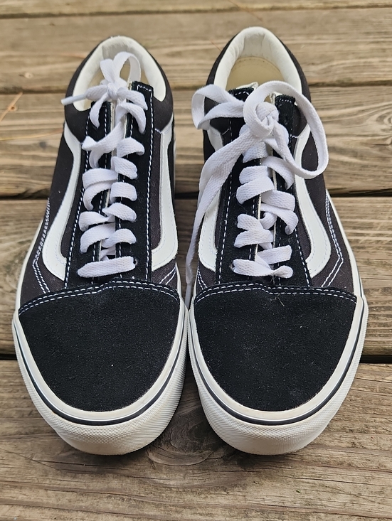 Vans Shoes - Vans Black and White Old Skool Sneaker Size 8.5